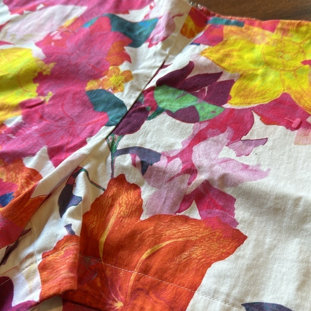 Cynthia Rowley Floral Back Zipper Shorts Size 14- Bright Summer Colors - Picture 2 of 9